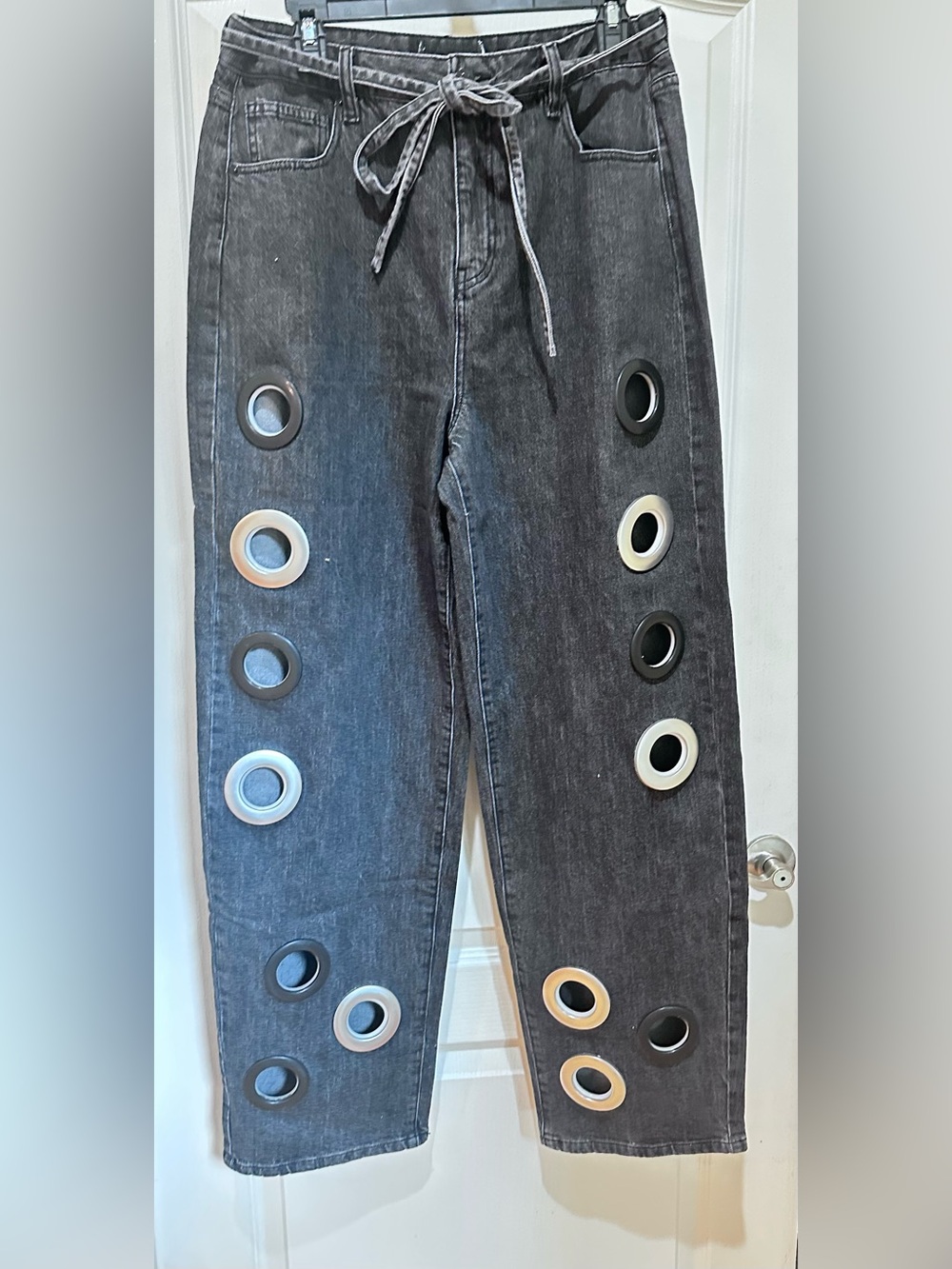 Upcycled Grommet-Detail belted Charcoal Jeans size L - Picture 3 of 4